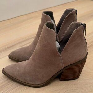 Vince Camuto Gigietta booite suede - Size 6.5